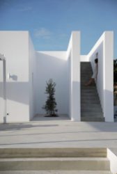 Maison Kamari by React Architects 13