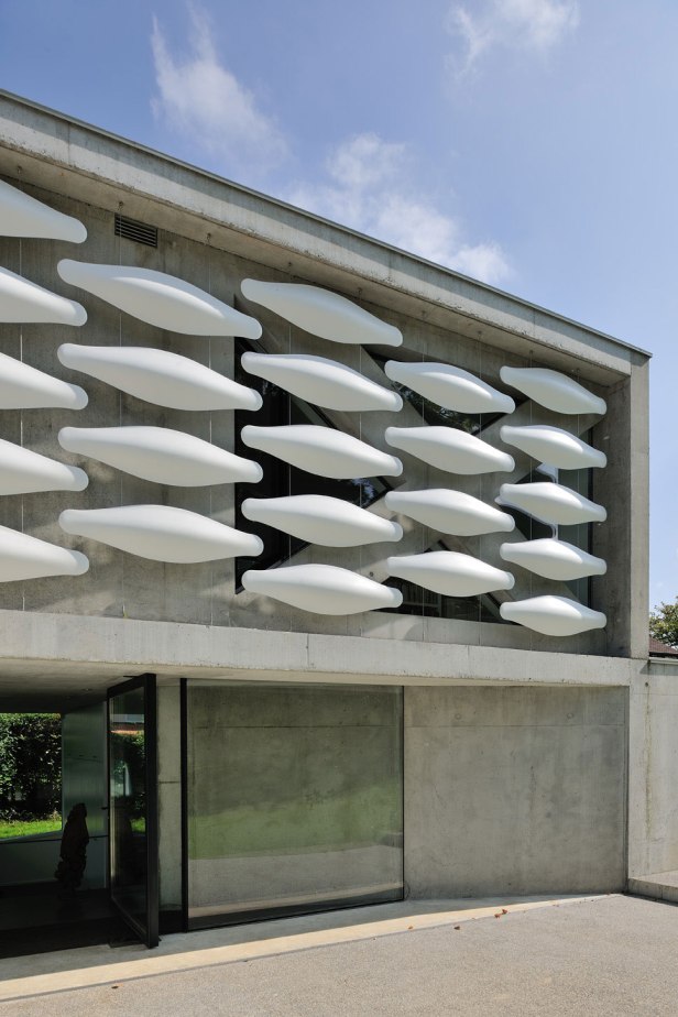 maison-au-bord-du-lac-02-aum-minassian-architectes-architecture-maison-contemporaine-materiaux-beton-acier-brut-lac-leman-geneve-haute-savoie1