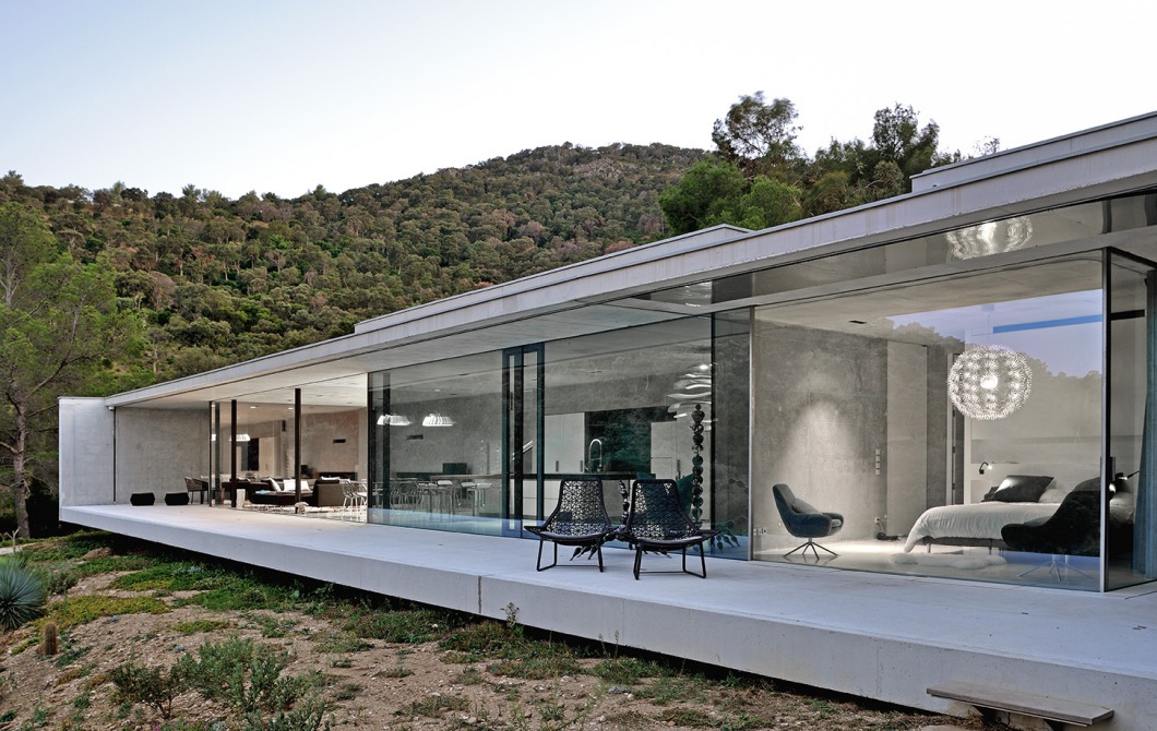 maison-mira-ra-01-aum-minassian-architectes-architecture-maison-contemporaine-materiaux-beton-acier-brut-sud-france-6