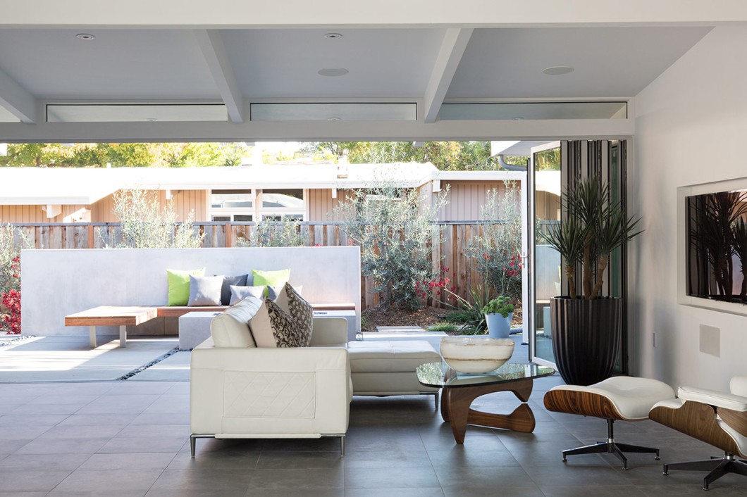 Truly Open Eichler House by Klopf Architecture 11